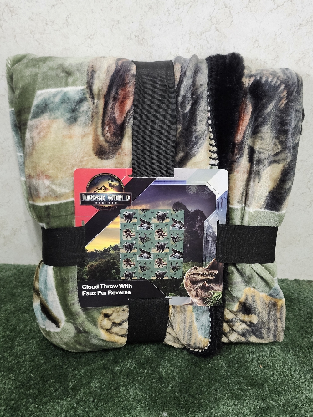 Jurassic World Rebirth Cloud Throw Blanket Dinosaurs Kids Lounge Faux Fur New